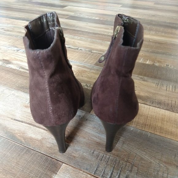 Isaac Mizrahi Women's Samantha Brown Side Zip Boots - Picture 7 of 10